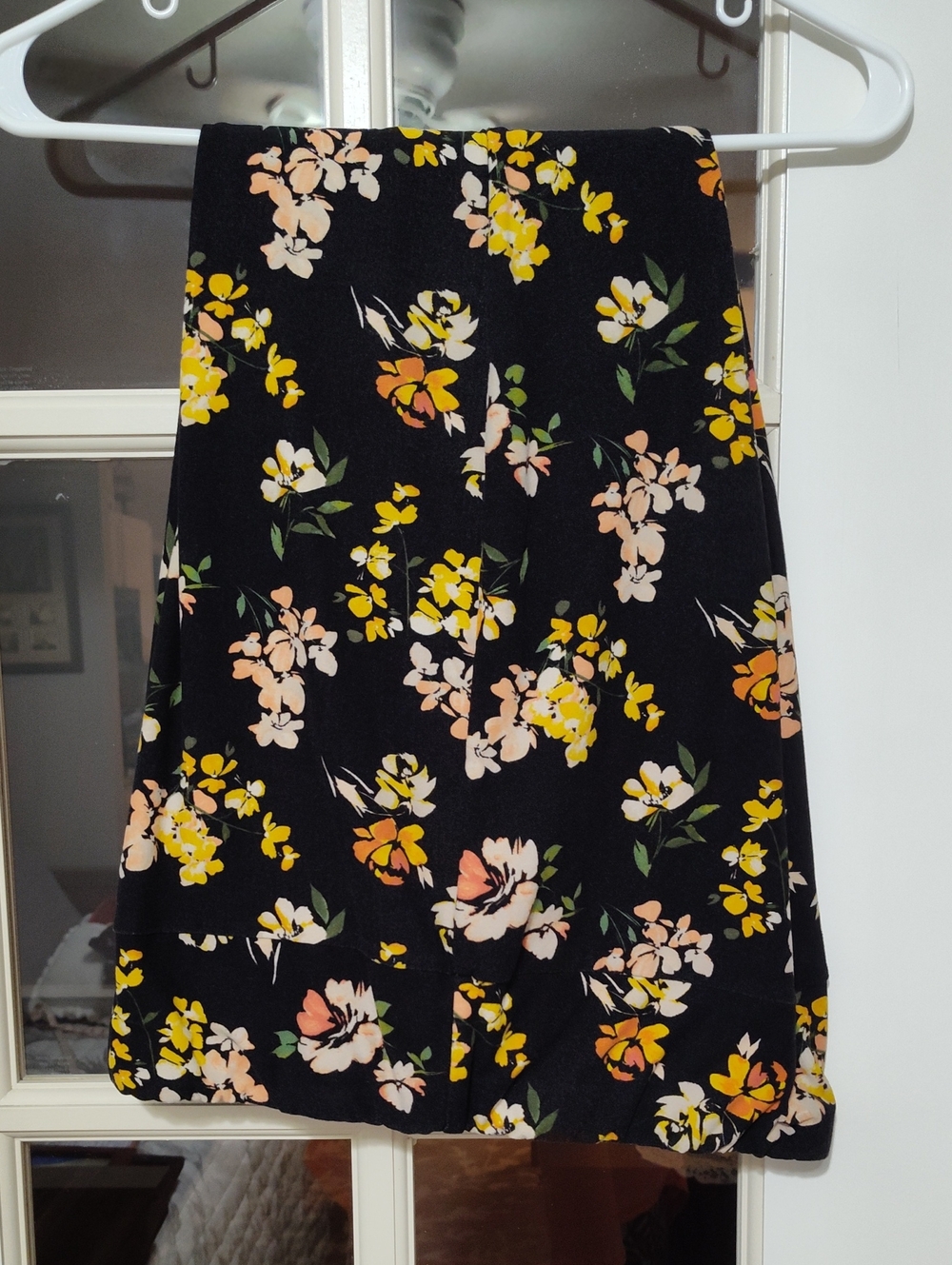 Terra & Sky 7/8 Leggings, Black, Yellow, Peach Print, Size 1X (16W-18W)